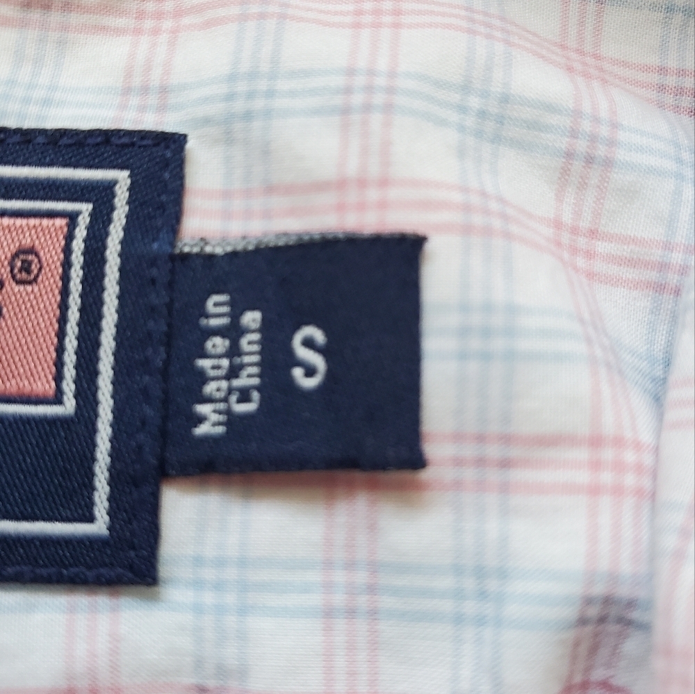 Vineyard Vines Whale Button Down Shirt. Size Small - Picture 6 of 6